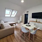 Esther Line Apartments-self Check-in,free Private Parking Subject To Availability *