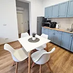 Esther Line Apartments-self Check-in,free Private Parking Subject To Availability
