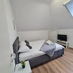Esther Line Apartments-self Check-in,free Private Parking Subject To Availability *