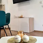 Esther Line Apartments-self Check-in,free Private Parking Subject To Availability