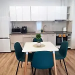 Esther Line Apartments-self Check-in,free Private Parking Subject To Availability Apartment *