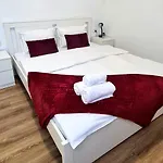 Esther Line Apartments-self Check-in,free Private Parking Subject To Availability