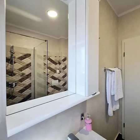 Esther Line - Self Check-in, Free Private Parking Lägenhet *