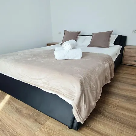 Esther Line Apartments-Near Iulius Mall, Self Check-In,Free Private Parking Subject To Availability *