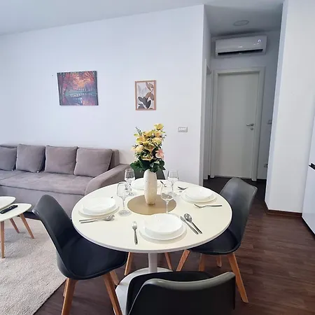 Esther Line - Self Check-in, Free Private Parking 티미쇼아라