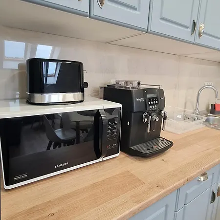 Esther Line Apartments-Near Iulius Mall, Self Check-In,Free Private Parking Subject To Availability *