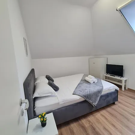 Esther Line - Self Check-in, Free Private Parking *