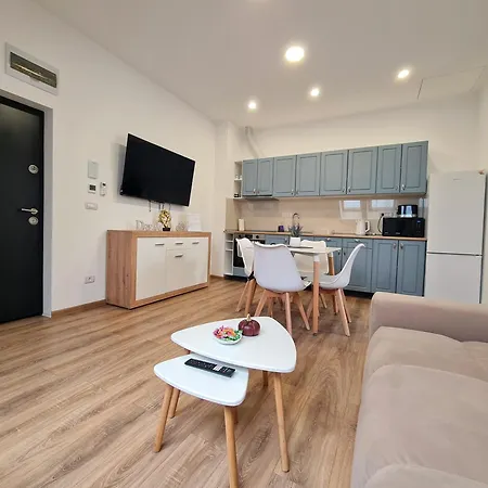 Esther Line - Self Check-in, Free Private Parking * 티미쇼아라