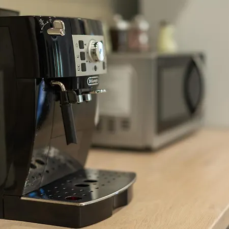 Esther Line - Self Check-in, Free Private Parking Lägenhet