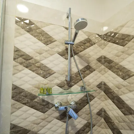 Esther Line - Self Check-in, Free Private Parking *