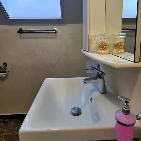 Esther Line Apartments-self Check-in,free Private Parking Subject To Availability Διαμέρισμα