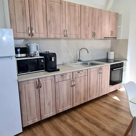 Esther Line Apartments-self Check-in,free Private Parking Subject To Availability *