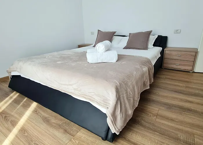 Esther Line Apartments-self Check-in,free Private Parking Subject To Availability *