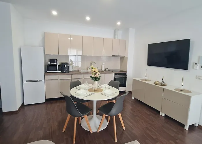 Esther Line Apartments-self Check-in,free Private Parking Subject To Availability *