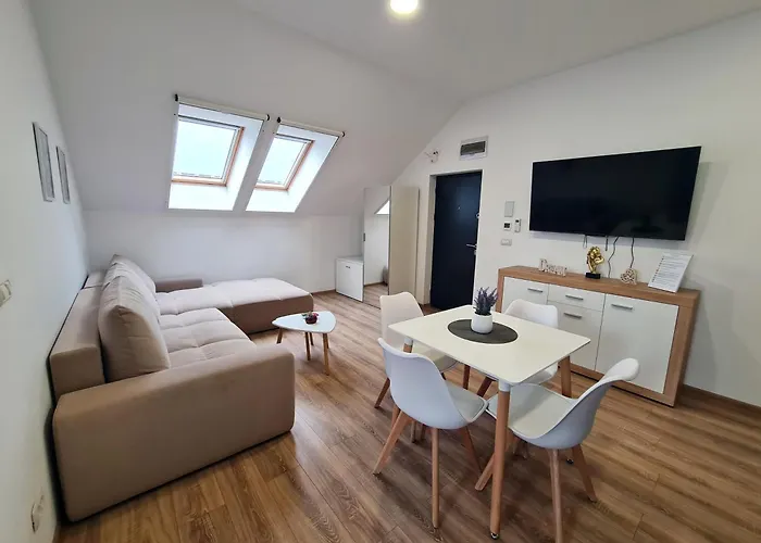 Esther Line Apartments-self Check-in,free Private Parking Subject To Availability *