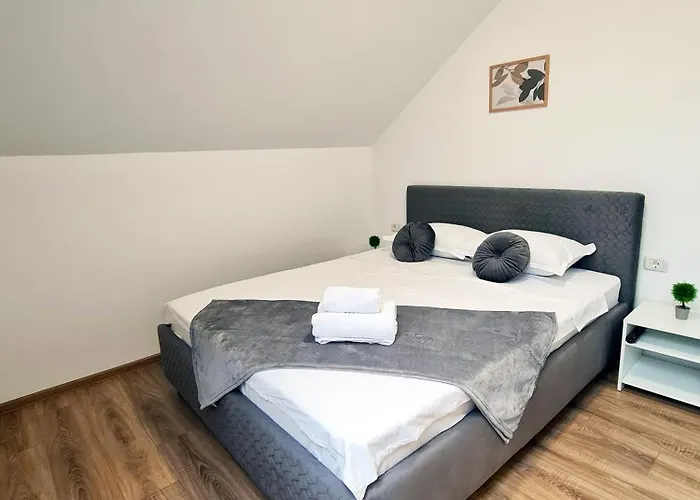 Esther Line Apartments-self Check-in,free Private Parking Subject To Availability Lägenhet