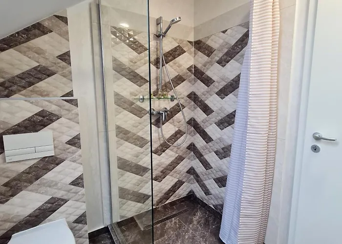 Esther Line Apartments-self Check-in,free Private Parking Subject To Availability Lägenhet