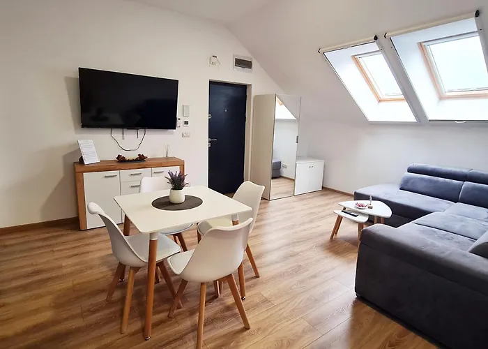 Esther Line Apartments-self Check-in,free Private Parking Subject To Availability Lägenhet