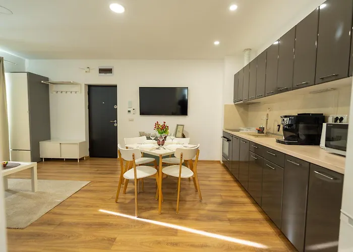 Lägenhet Esther Line Apartments-self Check-in,free Private Parking Subject To Availability