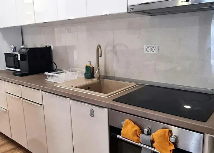 Lägenhet Esther Line Apartments-self Check-in,free Private Parking Subject To Availability