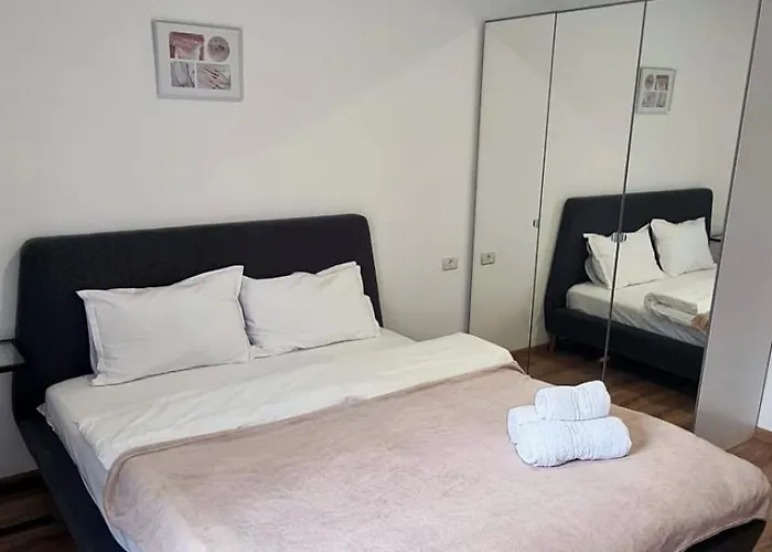 Lägenhet Esther Line Apartments-self Check-in,free Private Parking Subject To Availability Timişoara