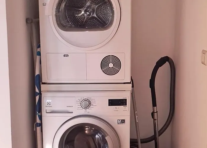 Lägenhet Esther Line Apartments-self Check-in,free Private Parking Subject To Availability *