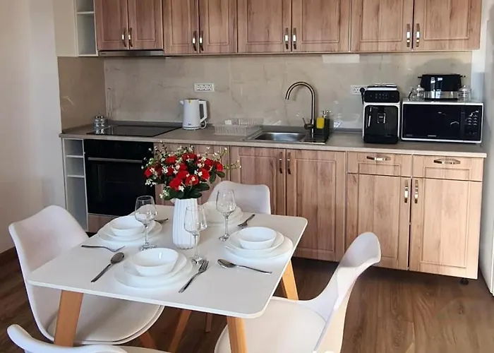 Lägenhet Esther Line Apartments-self Check-in,free Private Parking Subject To Availability