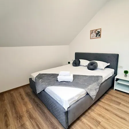 Esther Line Apartments-self Check-in,free Private Parking Subject To Availability Apartamento