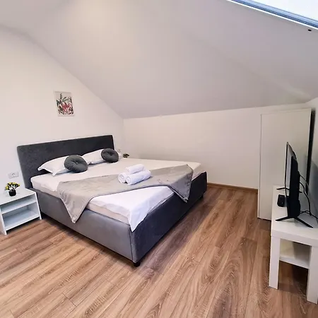 Апартаменти Esther Line Apartments-self Check-in,free Private Parking Subject To Availability Тімішоара