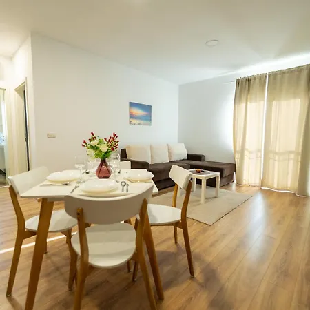 Apartamento Esther Line Apartments-self Check-in,free Private Parking Subject To Availability *