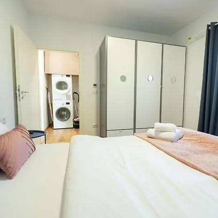 Apartamento Esther Line Apartments-self Check-in,free Private Parking Subject To Availability *