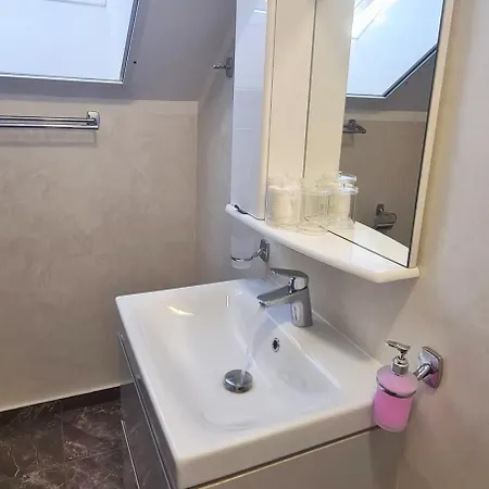Esther Line Apartments-self Check-in,free Private Parking Subject To Availability Timisoara