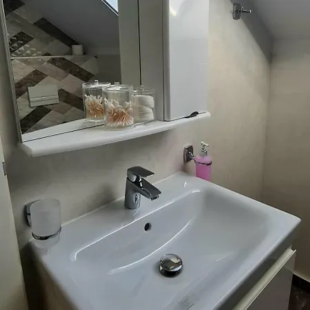 Esther Line Apartments-self Check-in,free Private Parking Subject To Availability *