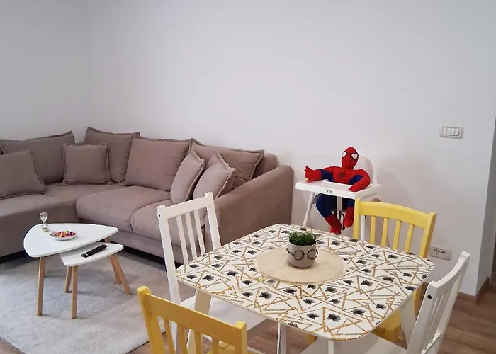 Апартаменти Esther Line Apartments-self Check-in,free Private Parking Subject To Availability *