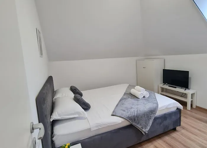 Esther Line Apartments-self Check-in,free Private Parking Subject To Availability *