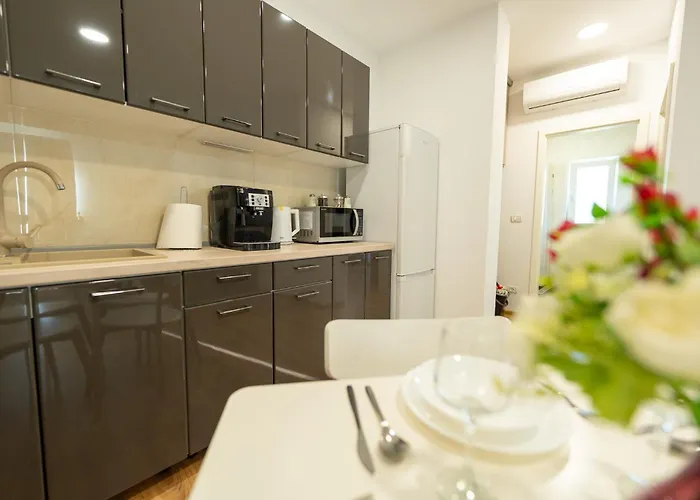 Апартаменти Esther Line Apartments-self Check-in,free Private Parking Subject To Availability Тімішоара