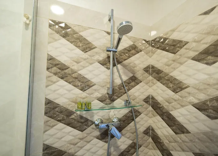 Esther Line Apartments-self Check-in,free Private Parking Subject To Availability *