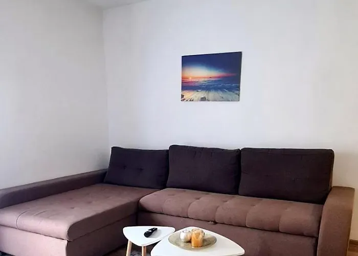 Апартаменти Esther Line Apartments-self Check-in,free Private Parking Subject To Availability